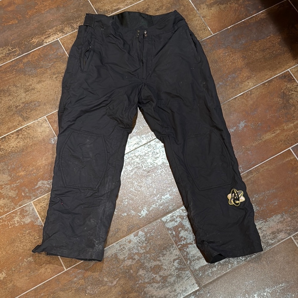 Black Cargo Pants with Elastic Waistband and Durable Fabric